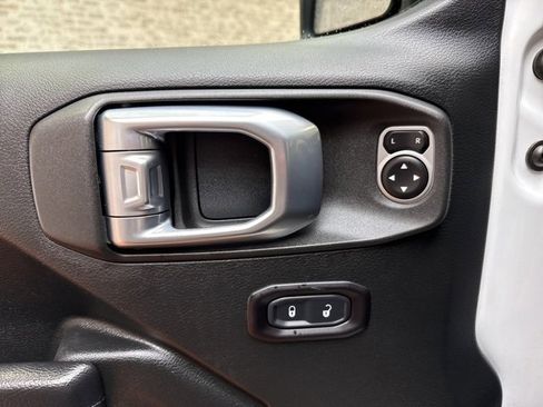 Used 2018 Jeep Wrangler Rubicon w/ Cold Weather Group image 18