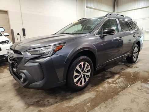 Used 2025 Subaru Outback Premium AWD/4WD image 7