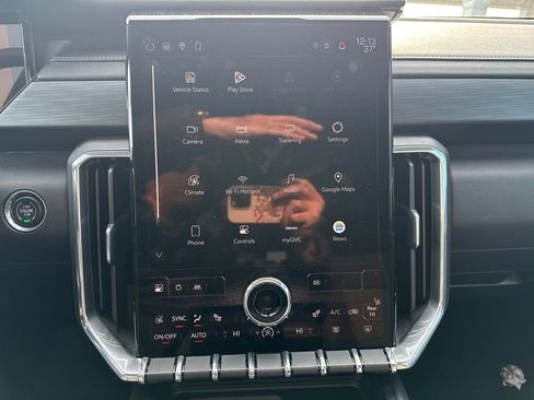 Used 2025 GMC Acadia Elevation image 22