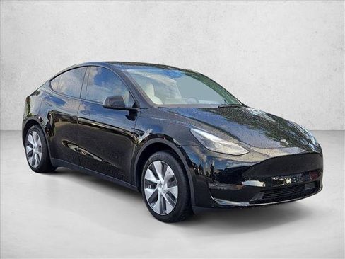 Used 2024 Tesla Model Y 2WD image 3