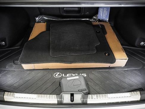 Used 2025 Lexus ES 300h w/ Premium Package image 21