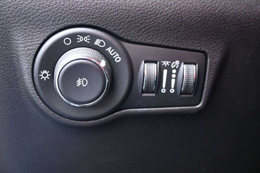 Used 2025 Jeep Compass Limited AWD/4WD image 21