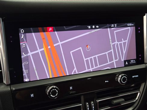 Certified 2022 Porsche Macan AWD/4WD image 23