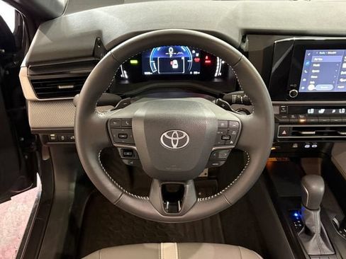 Used 2026 Toyota Camry SE FWD image 23