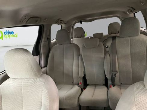 Used 2011 Toyota Sienna LE image 19