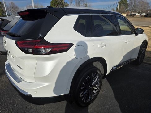 Used 2025 Nissan Rogue Platinum w/ Platinum Premium Package image 3