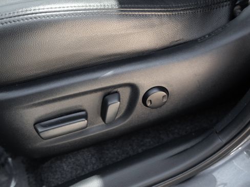 Used 2018 Toyota RAV4 XLE AWD/4WD image 19