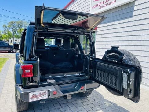 Used 2024 Jeep Wrangler Unlimited Sahara w/ Technology Group AWD/4WD image 20