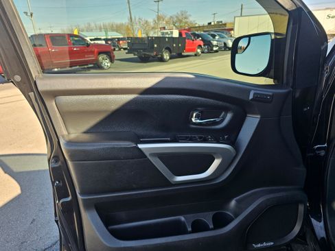 Used 2017 Nissan Titan SL image 12