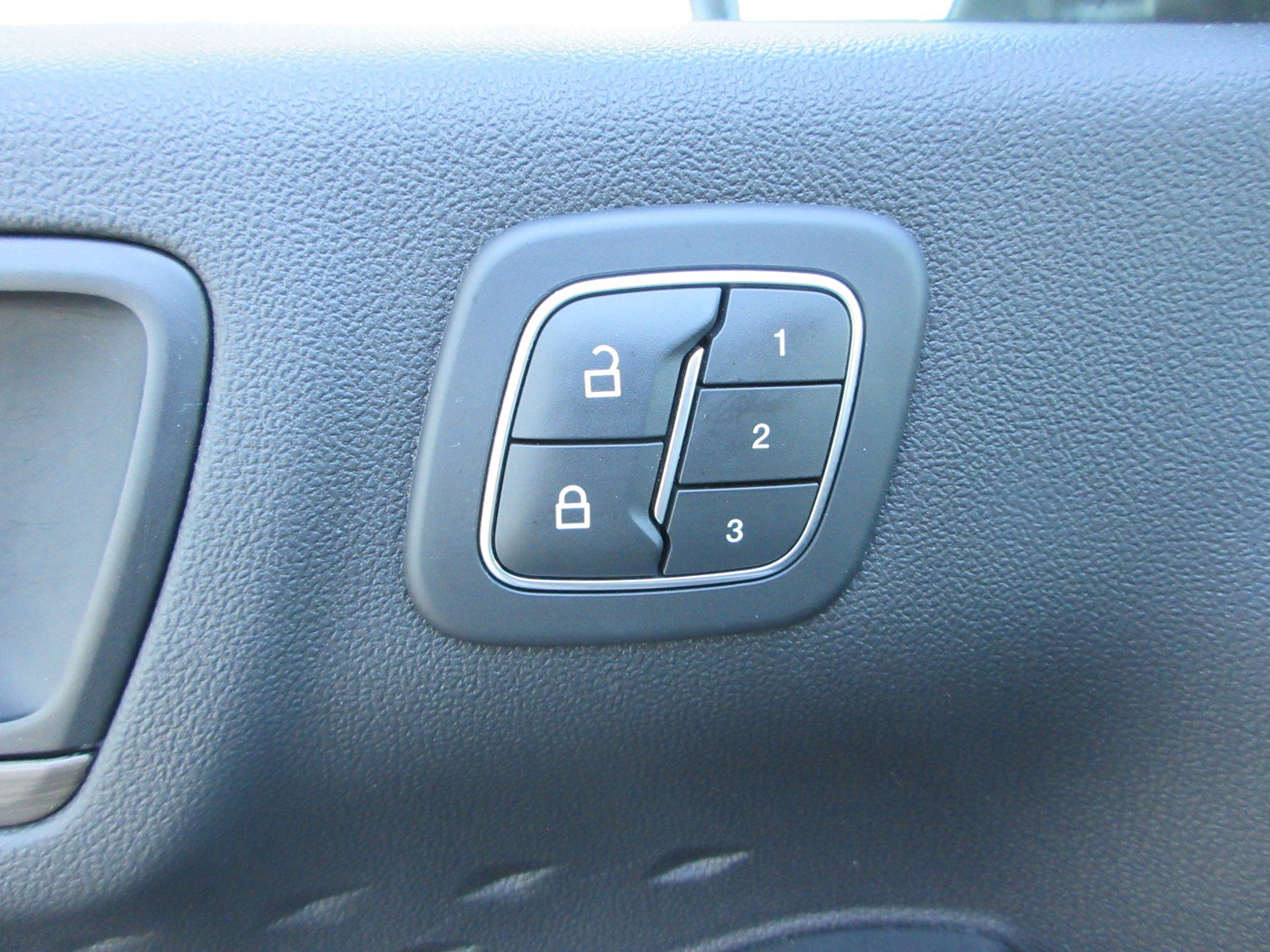 Used 2020 Ford Escape Titanium FWD image 29