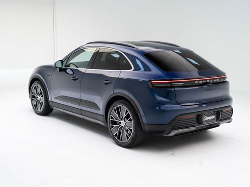 New 2026 Porsche Macan Electric RWD image 3
