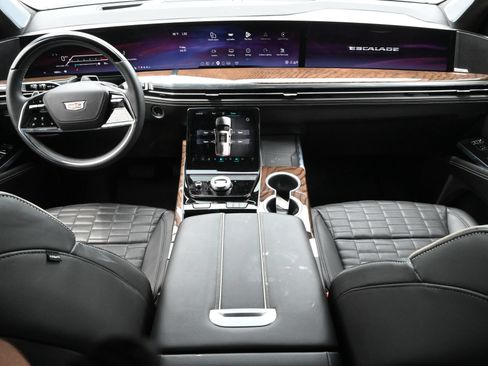 Certified 2026 Cadillac Escalade ESV Platinum Sport w/ LPO, ONYX Package AWD/4WD image 7