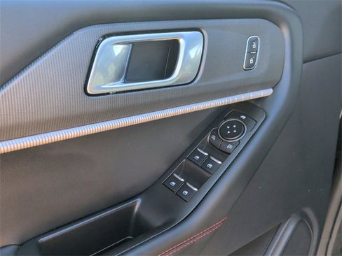 Used 2025 Ford Explorer ST-Line image 11
