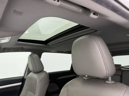 Used 2019 Toyota Highlander XLE FWD image 25