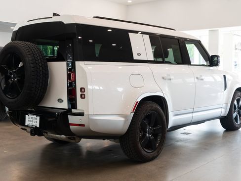 Used 2023 Land Rover Defender 130 SE AWD/4WD image 4