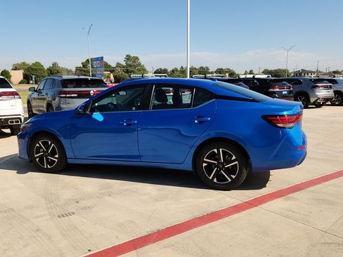 Used 2024 Nissan Sentra SV FWD image 3