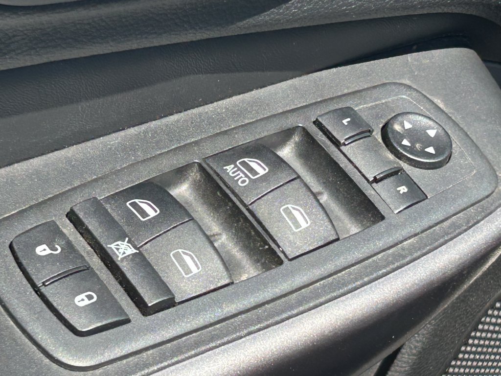 Used 2019 Jeep Cherokee Latitude w/ Popular Appearance Group AWD/4WD image 25