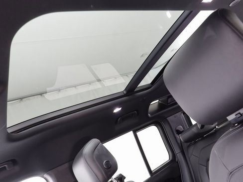 Used 2025 Land Rover Defender 110 S image 13