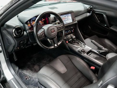 Used 2020 Nissan GT-R Premium image 9