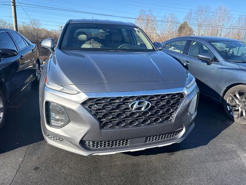 Used 2019 Hyundai Santa Fe SE image 4