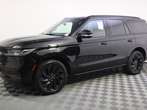 New 2026 Lincoln Navigator Reserve AWD/4WD image 2