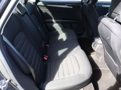 Used 2014 Ford Fusion SE image 13