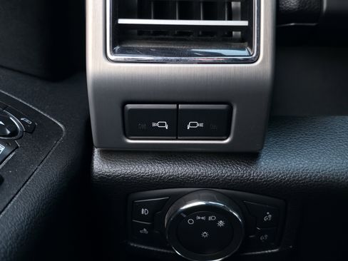 Used 2020 Ford F150 Platinum w/ Equipment Group 701A Luxury image 36