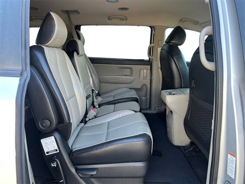 Used 2020 Kia Sedona EX image 17