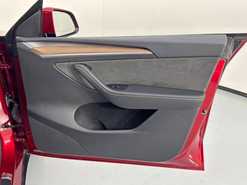 Used 2024 Tesla Model Y Performance image 45