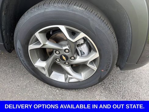 Used 2025 Chevrolet Trax LT FWD image 8