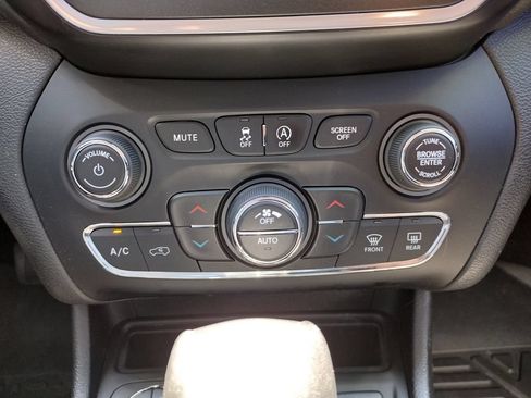 Used 2021 Jeep Cherokee Trailhawk AWD/4WD image 22
