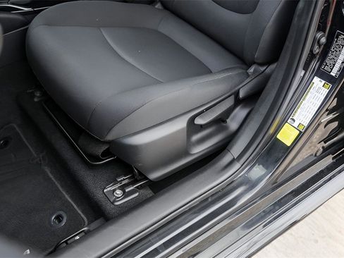 Used 2022 Toyota Corolla LE image 10