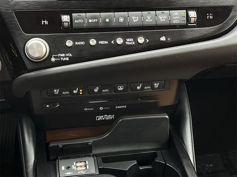 Used 2022 Lexus ES 350 Ultra Luxury image 18