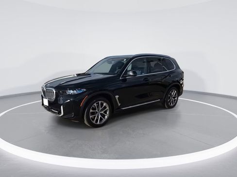 Used 2025 BMW X5 xDrive50e image 4