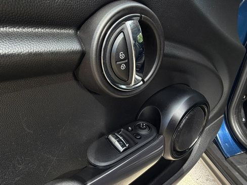 Used 2017 MINI Cooper 2-Door Hardtop FWD image 12
