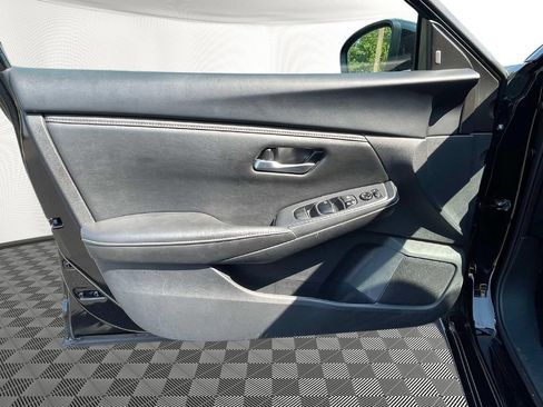 Used 2024 Nissan Sentra SV FWD image 17