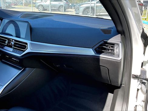 Used 2022 BMW 330i Sedan w/ M Sport Package image 16