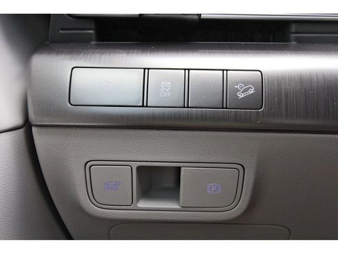 Used 2025 Hyundai Kona Limited AWD/4WD image 22