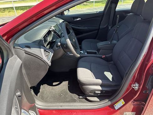 Used 2018 Chevrolet Cruze LT w/ Convenience Package FWD image 41