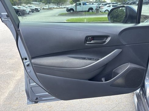 Used 2025 Toyota Corolla LE FWD image 11