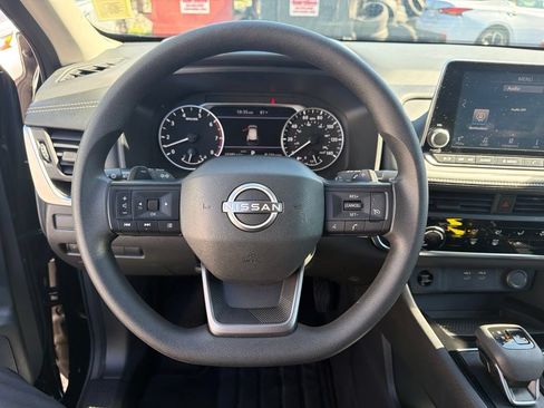 Used 2025 Nissan Rogue S AWD/4WD image 8