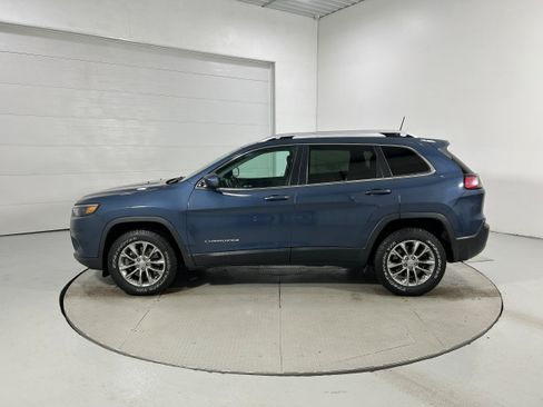 Used 2019 Jeep Cherokee Latitude Plus AWD/4WD image 24