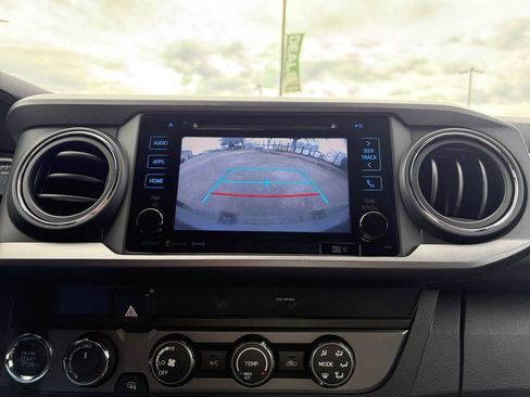 Used 2019 Toyota Tacoma TRD Off-Road w/ Technology Package image 18