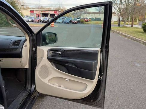 Used 2015 Dodge Grand Caravan American Value Package w/ UConnect Hands-Free Group image 30