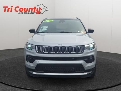 Used 2025 Jeep Compass Limited w/ Elite Group AWD/4WD image 2