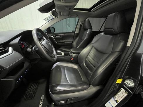 Certified 2021 Toyota RAV4 XLE Premium AWD/4WD image 10