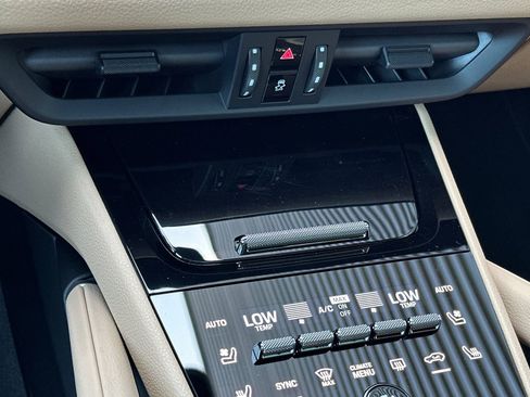 New 2026 Porsche Cayenne E-Hybrid AWD/4WD image 25