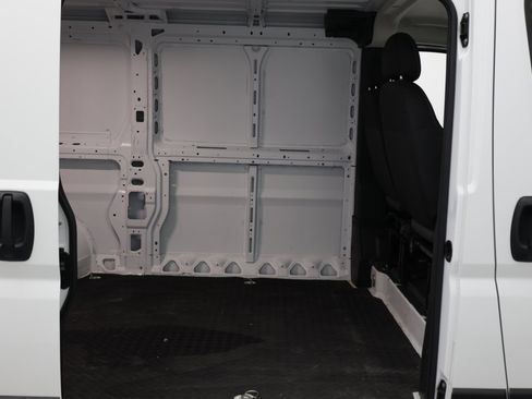 Used 2025 RAM ProMaster 2500 w/ Convenience Group FWD image 32