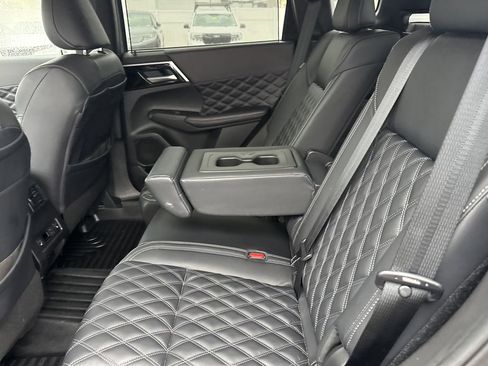 Used 2024 Mitsubishi Outlander SEL image 11