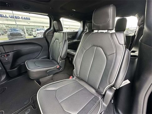 New 2026 Chrysler Pacifica Limited w/ S Appearance Package image 16